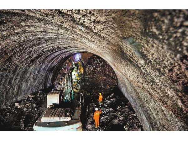 祝賀安博特隧道穩(wěn)壓器成功入駐重慶兩江隧道，為兩江隧道保價護航！